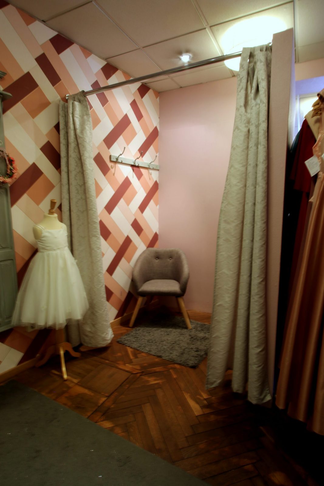 Robe de Coeur - Robe de soirée - robe de cérémonie- robe de demoiselle d’honneur - Albi - Tarn - Robe de mariée- accessoire - boutique cosy- cocooning- magasin robe de mariee